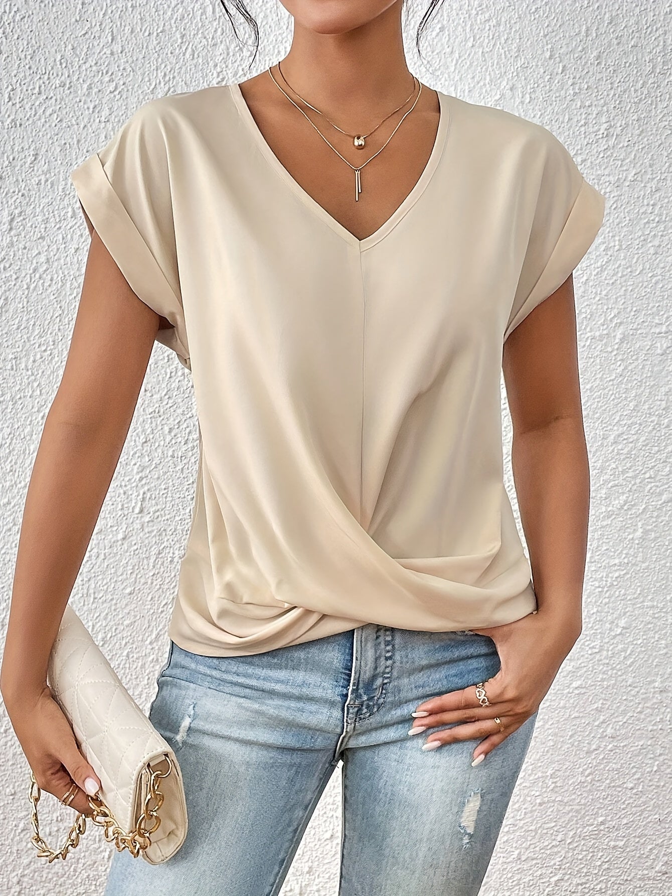 NOA | ELEGANT V-NECK T-SHIRT