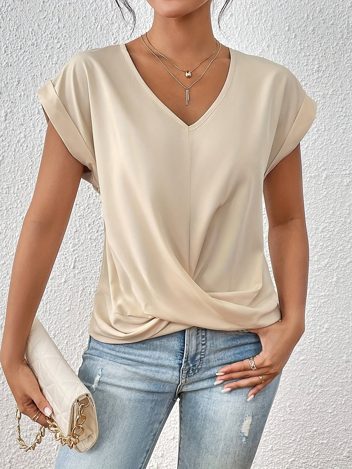 NOA | ELEGANT V-NECK T-SHIRT
