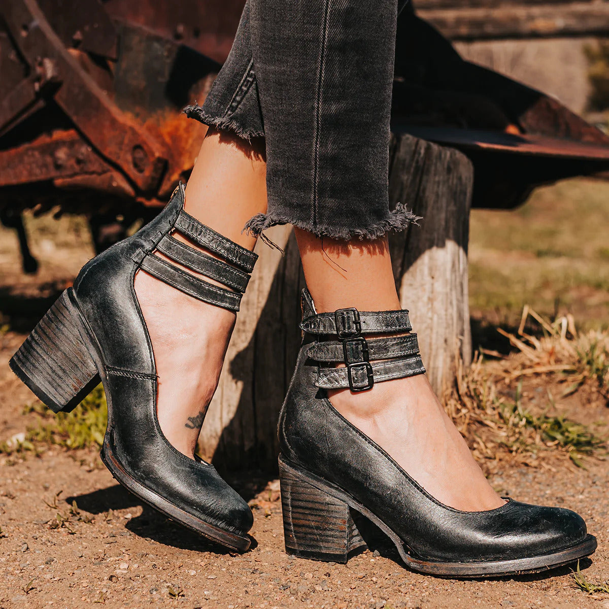 NOA | VINTAGE STRAPPY ANKLE STRAP HEELS