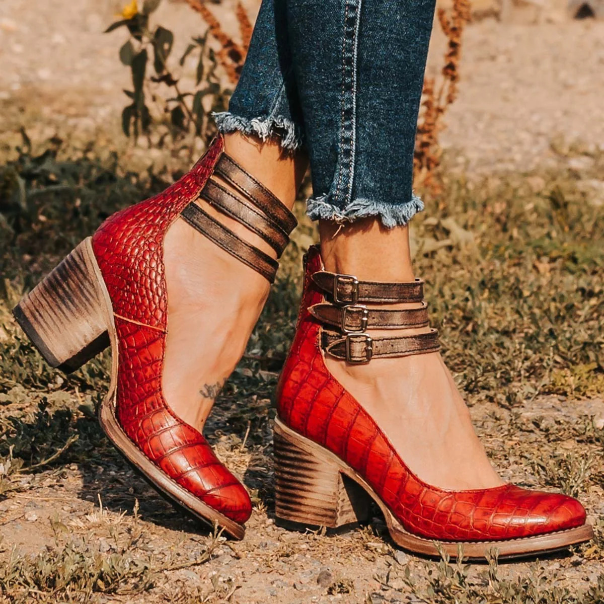 NOA | VINTAGE STRAPPY ANKLE STRAP HEELS
