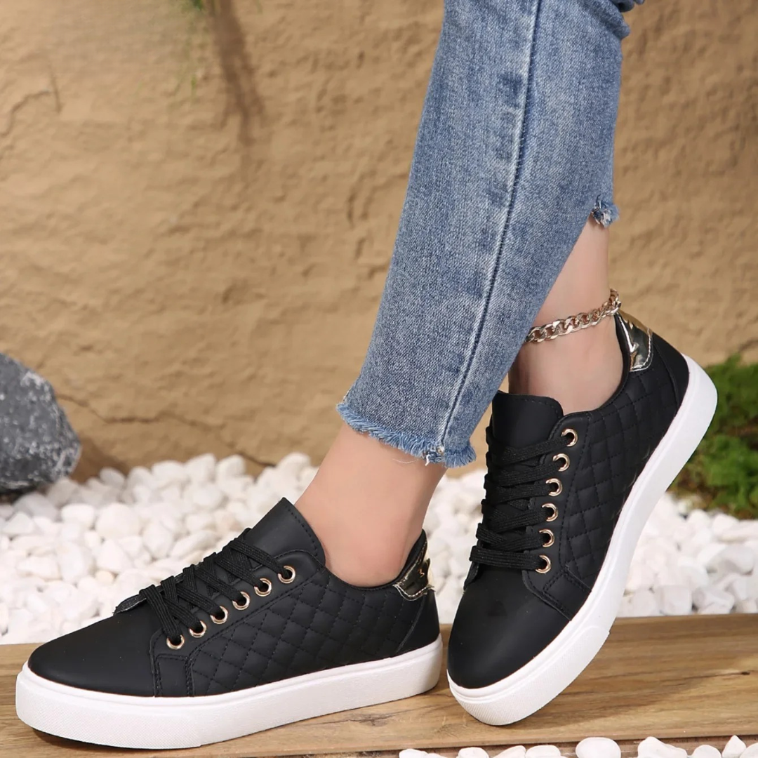 Women's casual trainers in black