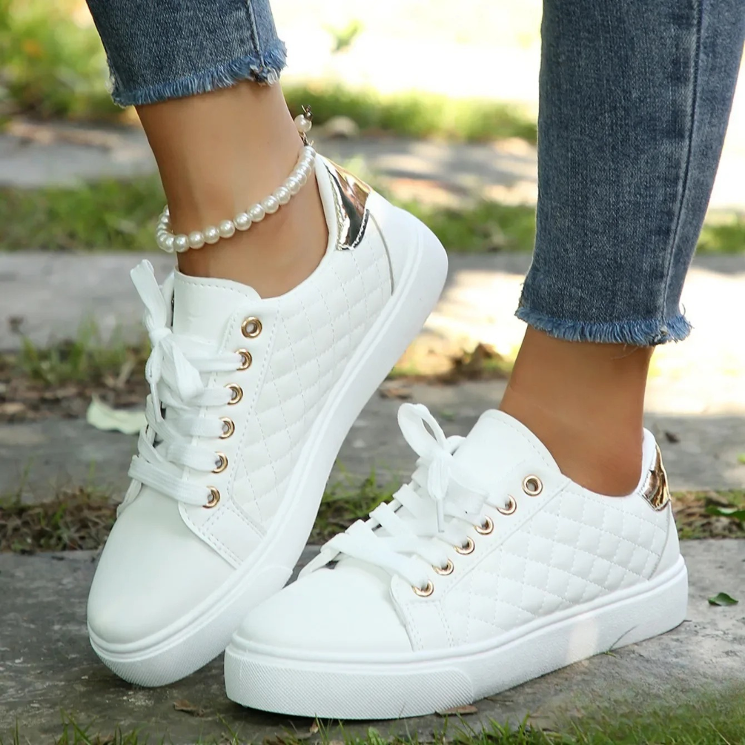 Women's casual trainers in white